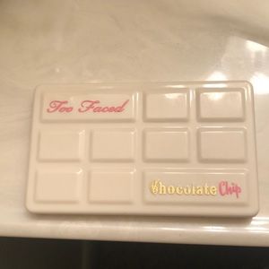 Too Faced White Chocolate Chip